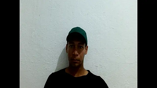 Snapshot of RyanLeon01 chatting on 07.13.26 RyanLeon01 online show from 07.13.26