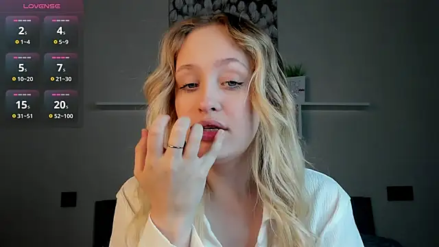 Julliakoill online show from 12.02.25