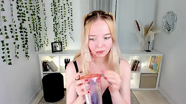 BellaMontgomery online show from 11.02.25