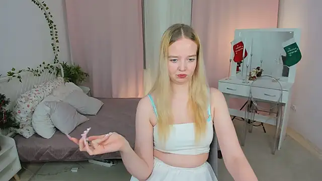 BellaMontgomery online show from 12.21.25