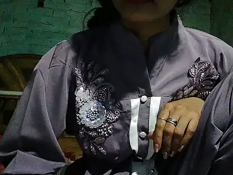 Snapshot of ROSE_GOLDE chatting on 10.28.25 ROSE GOLDE online show from 10.28.25