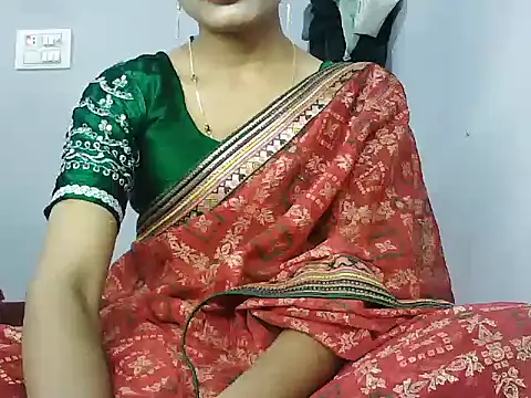 Snapshot of ROSE_GOLDE chatting on 11.20.25 ROSE GOLDE online show from 11.20.25