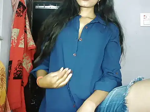 Snapshot of ROSE_GOLDE chatting on 12.20.25 ROSE GOLDE online show from 12.20.25