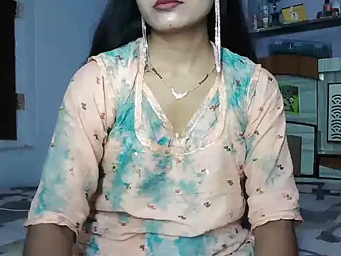 Snapshot of ROSE_GOLDE chatting on 06.18.26 ROSE GOLDE online show from 06.18.26