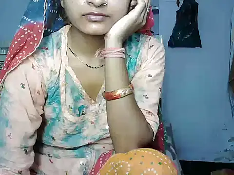Snapshot of ROSE_GOLDE chatting on 06.18.26 ROSE GOLDE online show from 06.18.26