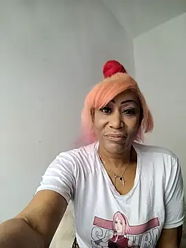 Snapshot of iamlalamilano chatting on 04.01.26 iamlalamilano online show from 04.01.26