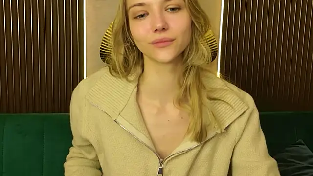 4example Chloe online show from 03.21.26