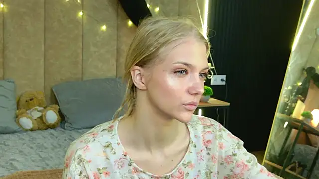 4example Chloe online show from 05.16.26