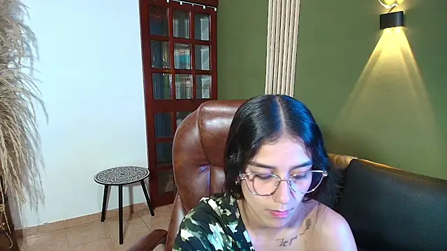 Snapshot of DanielaMonroe chatting on 10.21.25 DanielaMonroe online show from 10.21.25