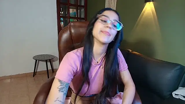 Snapshot of DanielaMonroe chatting on 11.04.25 DanielaMonroe online show from 11.04.25