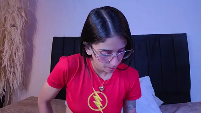 Snapshot of DanielaMonroe chatting on 11.25.25 DanielaMonroe online show from 11.25.25