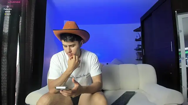 Snapshot of twinguys chatting on 10.17.25 twinguys online show from 10.17.25