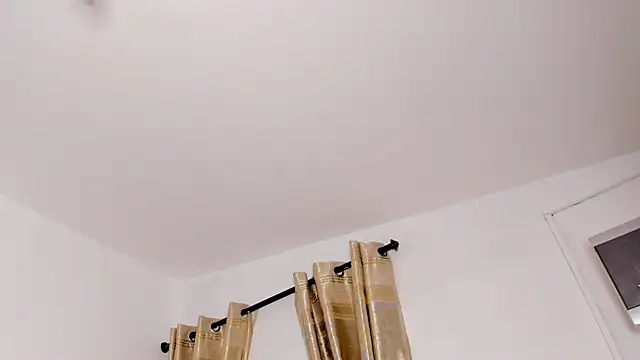 Snapshot of TANISHA_HILL chatting on 11.18.25 TANISHA HILL online show from 11.18.25