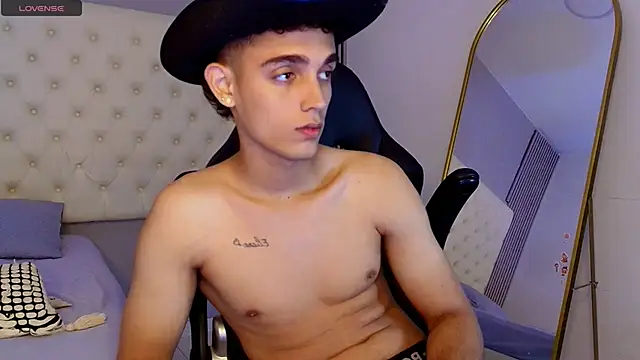 Snapshot of nathan_shimmer chatting on 05.03.26 nathan shimmer online show from 05.03.26