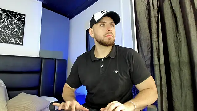 Snapshot of Maximo_Wolff chatting on 09.19.25 Maximo Wolff online show from 09.19.25