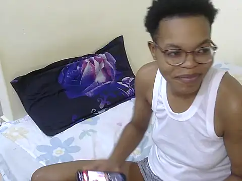 Miss-Hennessy online show from 10.21.25