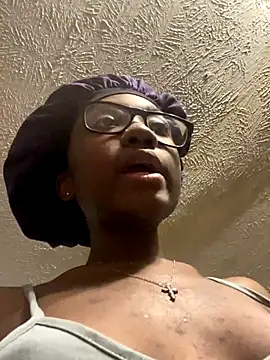 HennessyBaby21 online show from 11.18.25