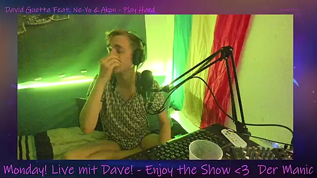 Snapshot of DaveLindau chatting on 10.13.25 DaveLindau online show from 10.13.25