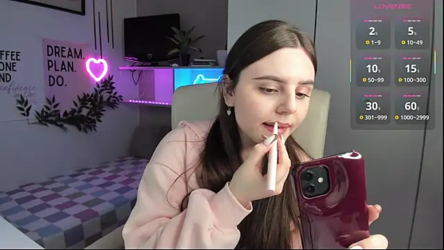 LiaWoow online show from 09.29.25