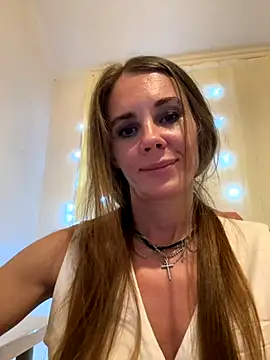 LucieMack online show from 09.11.25