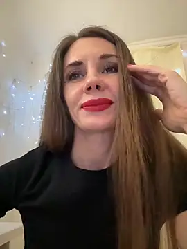 LucieMack online show from 12.02.25