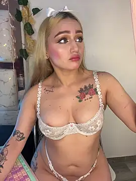 Snapshot of Sara_Sophia420 chatting on 06.25.26 Sara Sophia420 online show from 06.25.26