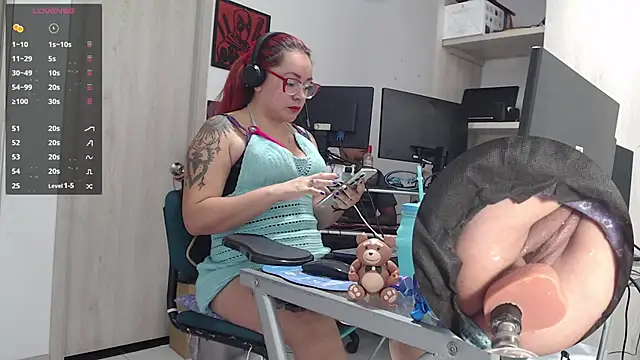 Snapshot of leidydi223 chatting on 11.25.25 leidydi223 online show from 11.25.25