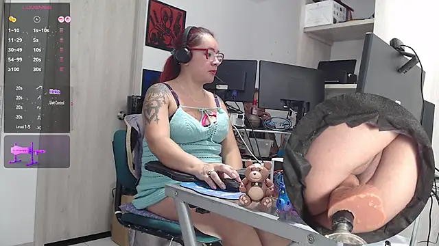 Snapshot of leidydi223 chatting on 11.26.25 leidydi223 online show from 11.26.25