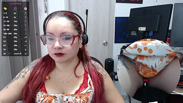 Snapshot of leidydi223 chatting on 11.30.25 leidydi223 online show from 11.30.25