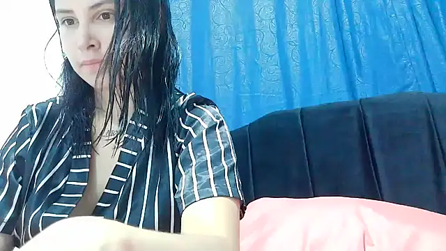 Snapshot of katy_lenah chatting on 09.16.25 katy lenah online show from 09.16.25