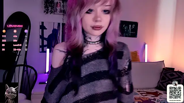 Snapshot of Lollyshy chatting on 10.17.25 Lollyshy online show from 10.17.25