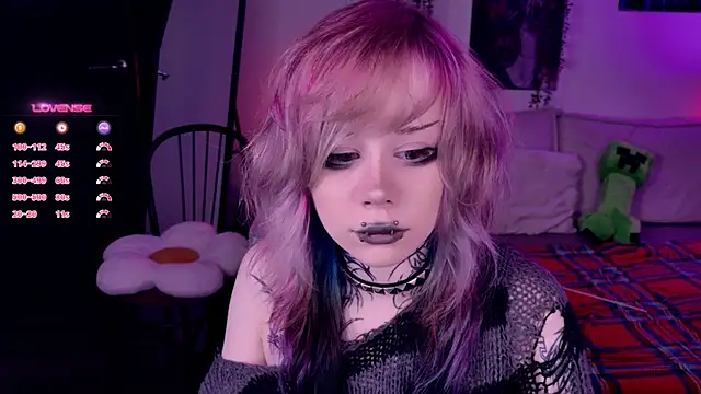 Snapshot of Lollyshy chatting on 11.07.25 Lollyshy online show from 11.07.25