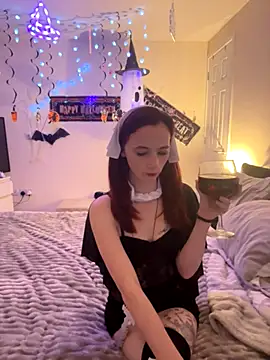 Snapshot of NaughtyLittleLouise chatting on 10.25.25 NaughtyLittleLouise online show from 10.25.25