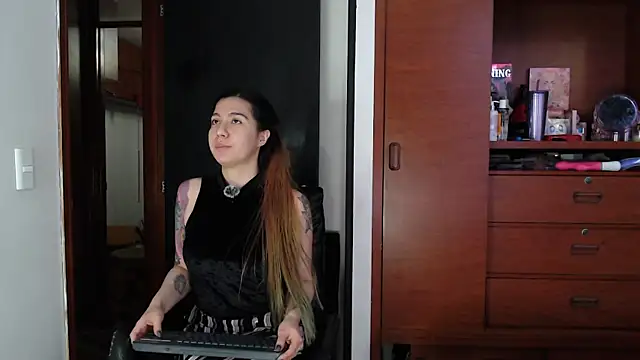 karlamoon23 online show from 09.22.25