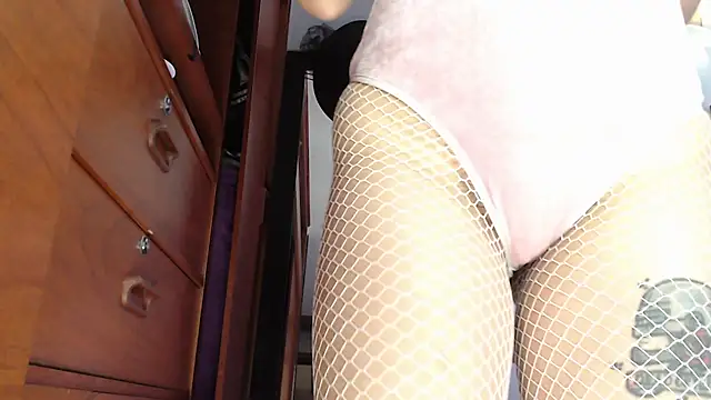 karlamoon23 online show from 10.23.25