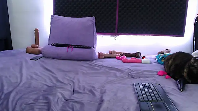 karlamoon23 online show from 10.25.25