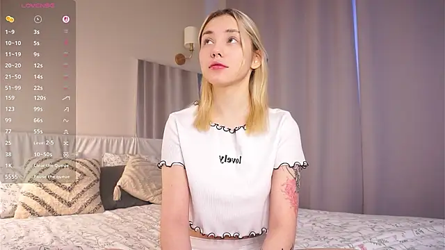 Snapshot of LilianBenskin chatting on 02.02.26 LilianBenskin online show from 02.02.26