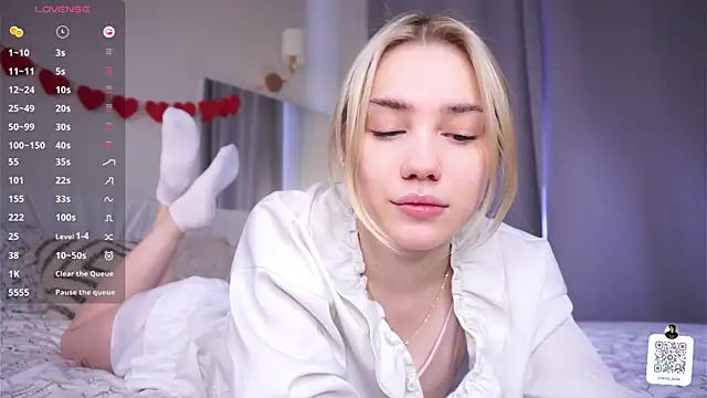 Snapshot of LilianBenskin chatting on 02.26.26 LilianBenskin online show from 02.26.26