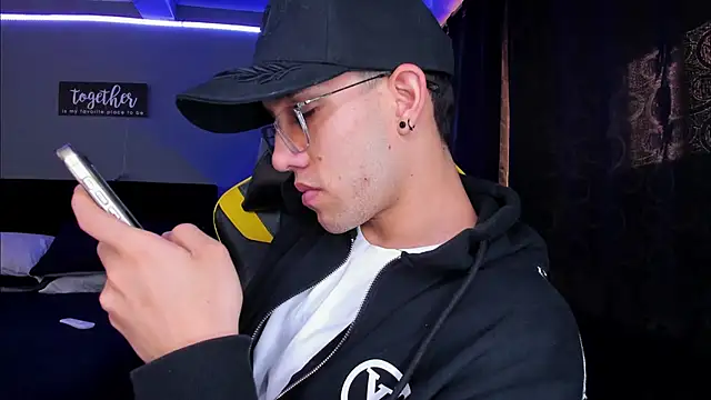 alexgiraldo   online show from 10.17.25