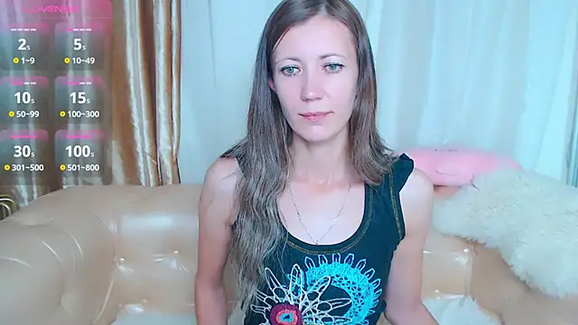 Snapshot of Bom_Mia_Bom chatting on 10.13.25 Bom Mia Bom online show from 10.13.25