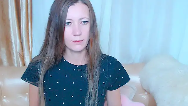 Snapshot of Bom_Mia_Bom chatting on 10.19.25 Bom Mia Bom online show from 10.19.25