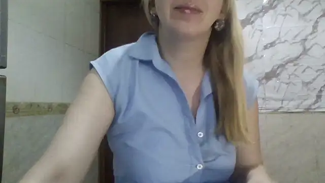 Snapshot of MiyaHottie chatting on 05.10.26 MiyaHottie online show from 05.10.26