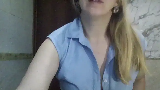 Snapshot of MiyaHottie chatting on 05.15.26 MiyaHottie online show from 05.15.26