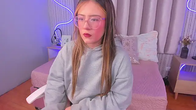 SamanthaPeachss online show from 10.11.25