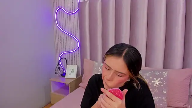 SamanthaPeachss online show from 11.18.25