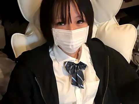 Snapshot of kabikabi_makaron chatting on 10.31.25 kabikabi makaron online show from 10.31.25