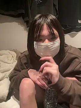 Snapshot of kabikabi_makaron chatting on 12.19.25 kabikabi makaron online show from 12.19.25