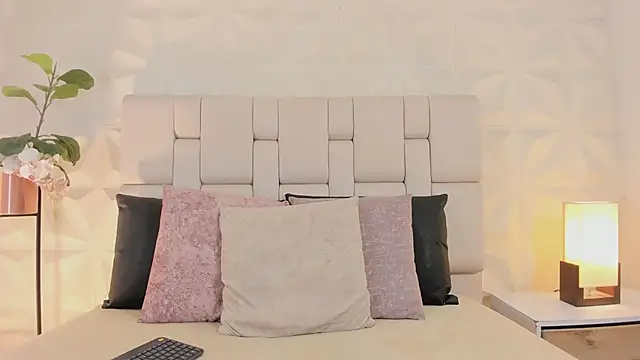 scarlettadams   online show from 11.18.25