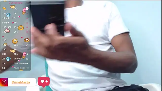 Snapshot of mike_black_22 chatting on 11.18.25 mike black 22 online show from 11.18.25