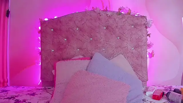 Snapshot of Mila_grace_ chatting on 11.28.25 Mila grace online show from 11.28.25